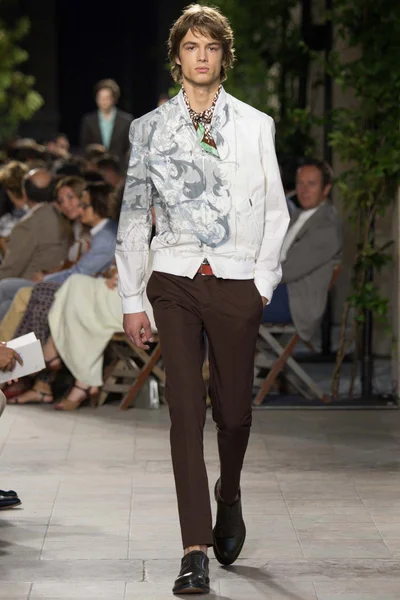 Look 1